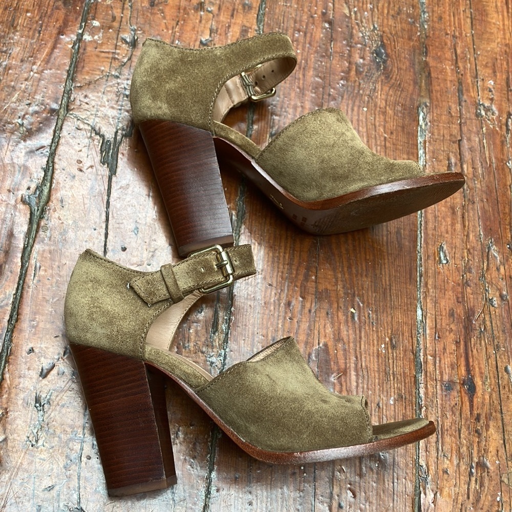 Vince Camuto suede sandals 5M - Picture 5 of 6